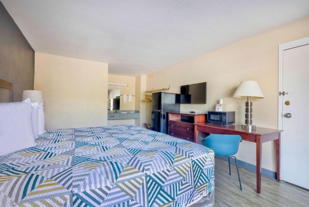 Room image 4