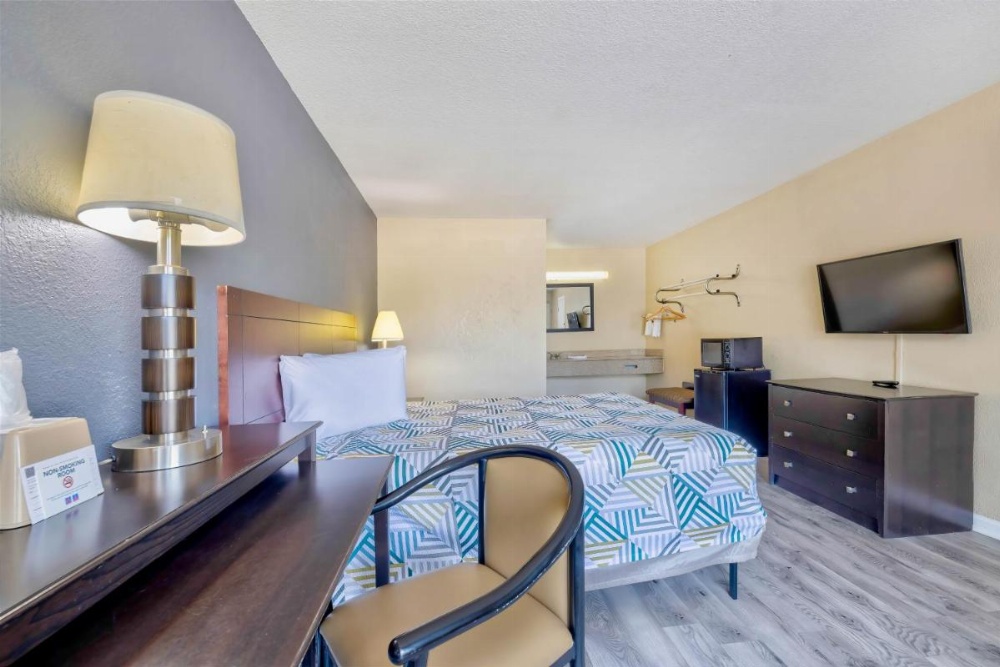Room image 3
